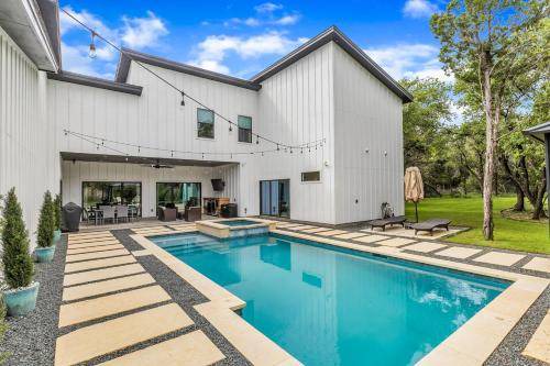 Hudson Bend House | 306 m² House ∙ 3 bedrooms ∙ 8 guests