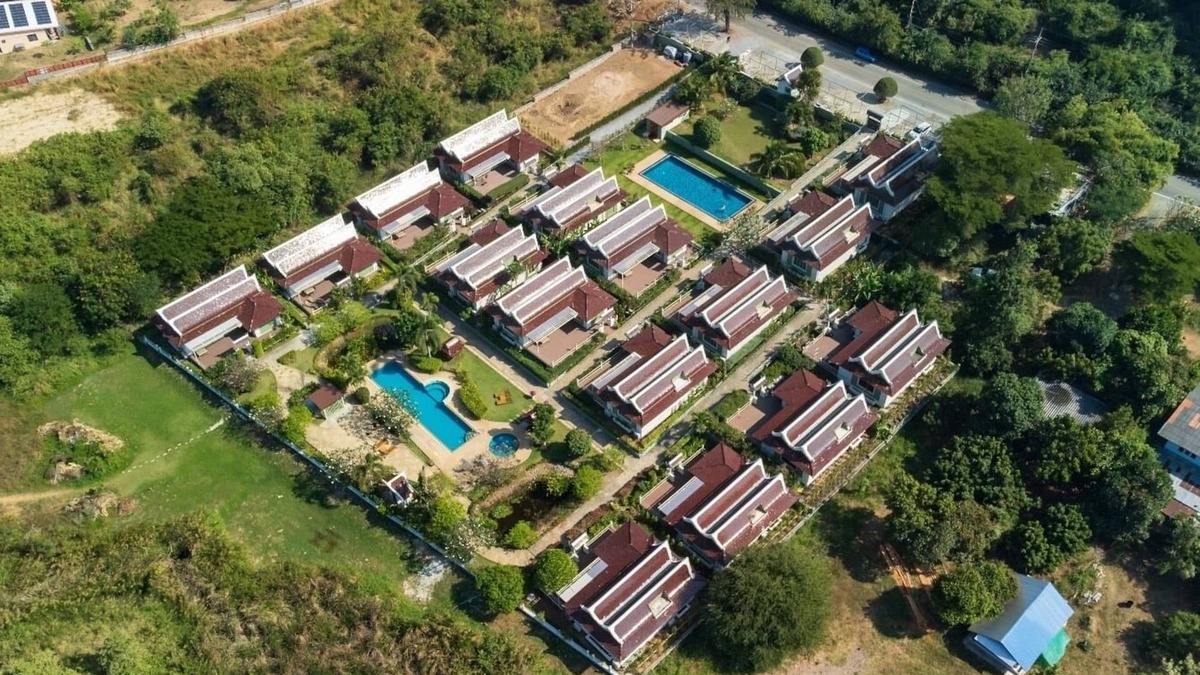 Pranburi Villa | 30° in February nestles into the Khao Tao mountains