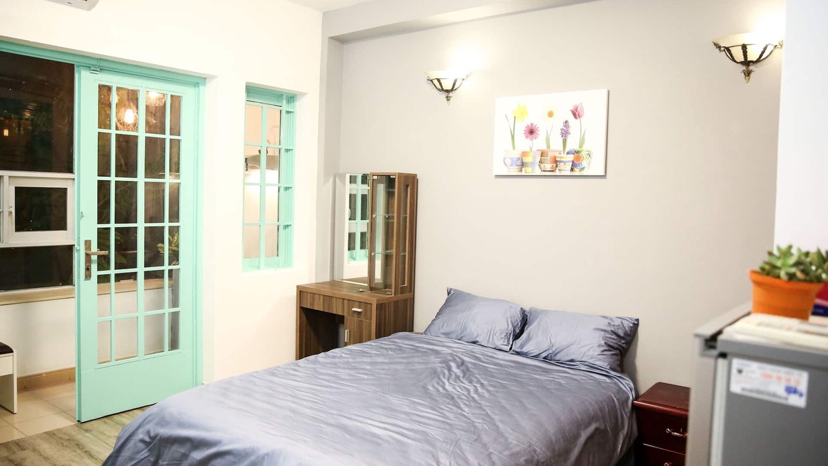 Downtown Ho Chi Minh City House | 30m2 Private, Bright Studio + Balcony - 1 min walk to Ben Thanh Market