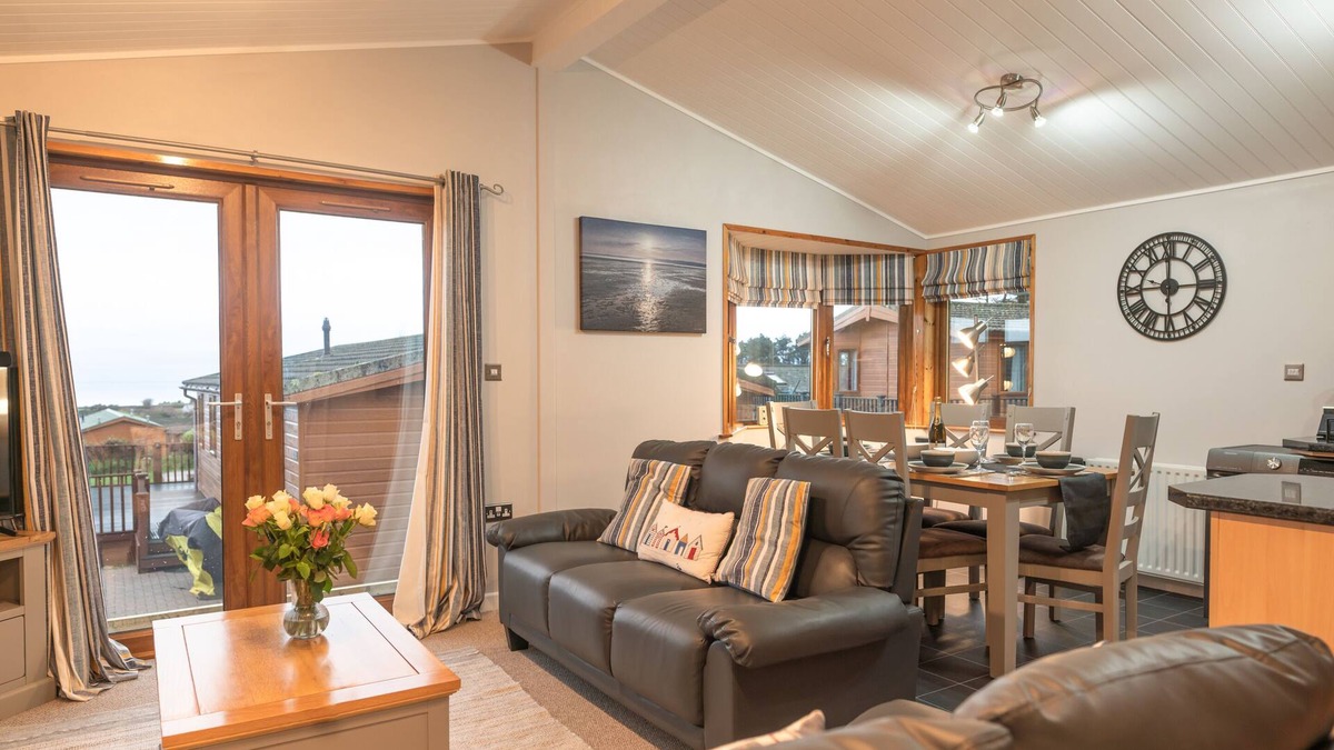 Mullacott Cabin | 31 Ocean Terrace Lodge-Hot Tub Extra Cost- TJS31OT
