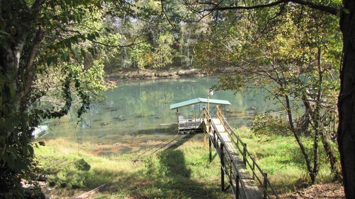 Wilburn Cabin | 310 Feet of Little Red River. Trout Fishing World Renown!