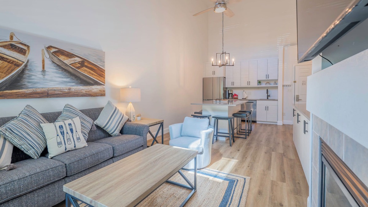 Delavan Lake Condo | 316 - Beautiful One Bedroom Condo Suite