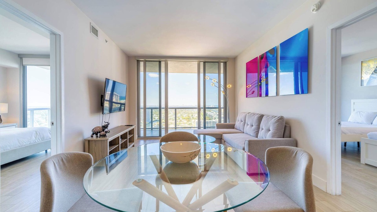 Hallandale Beach Apartment | 31st Floor-Water View Apartment-Prime Location
