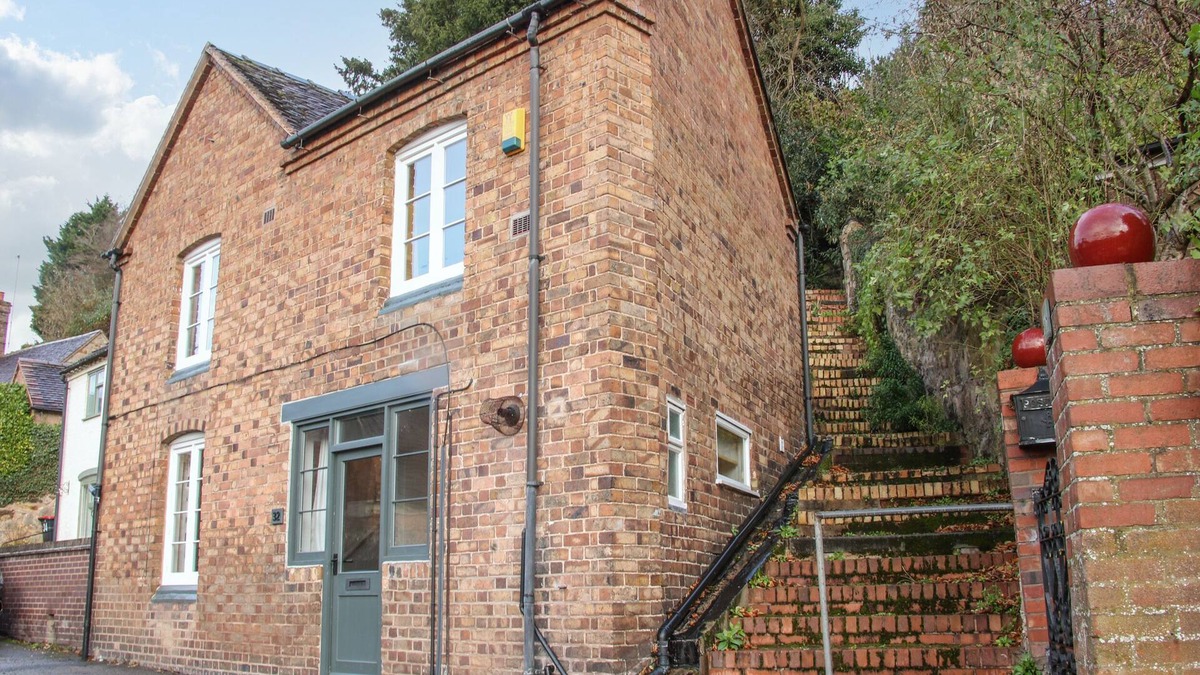 Ironbridge Cottage | 32 CHURCH HILL, character holiday cottage in Ironbridge