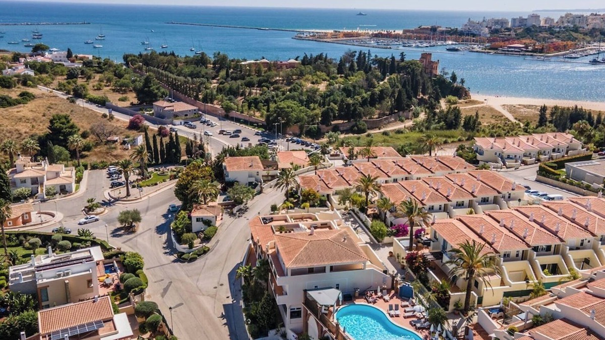 Ferragudo Ski Chalet | 32 V.C: Casa Figueira Fabulous Townhouse in Ferragudo