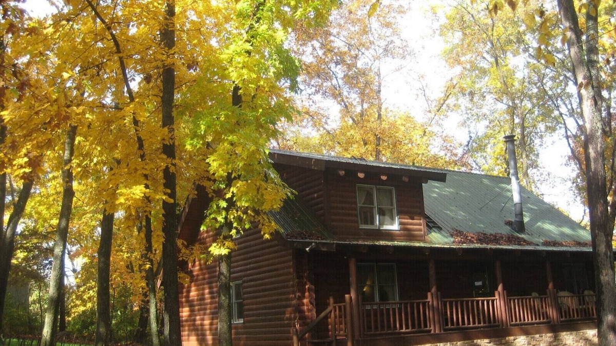 Hollister Cabin | 3200 Square Foot Log Home Near Branson!