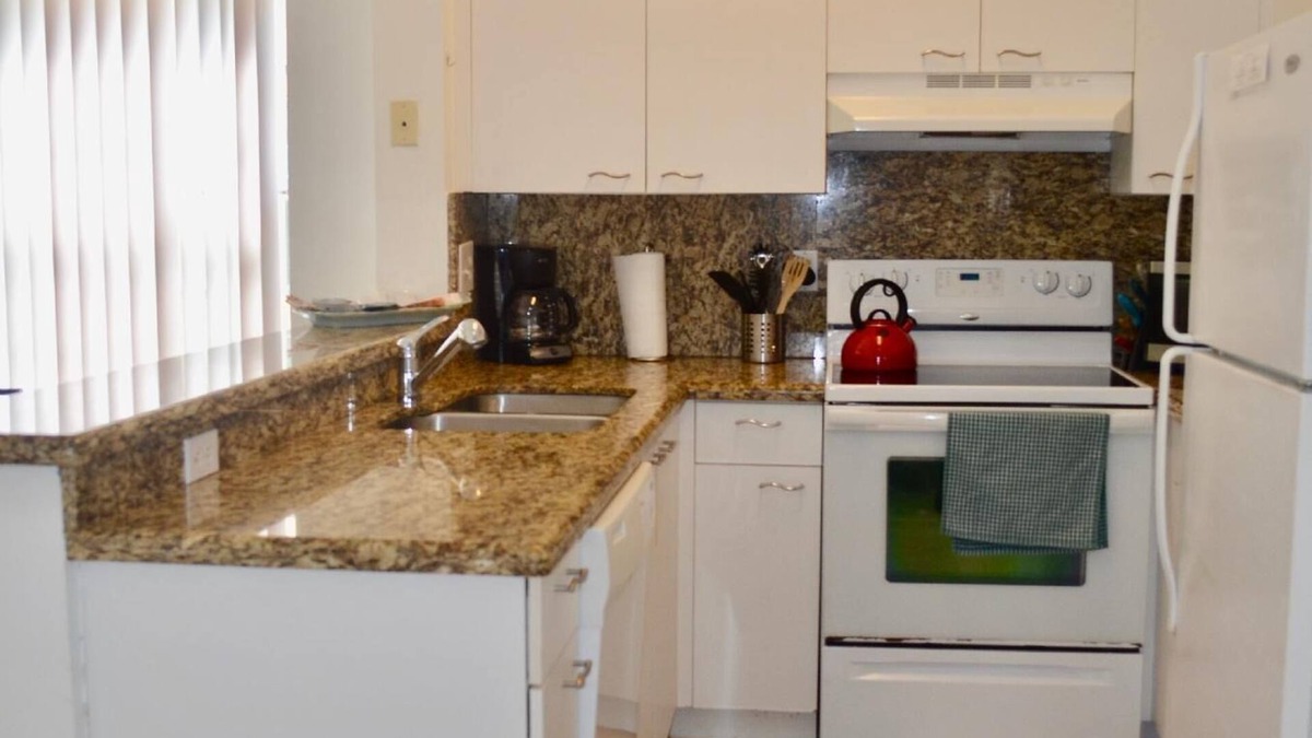Boca Raton Apartment | 320D - Spacious 2/2 on Top floor in Boca - Walking distance from Evert Tennis & Boca Prep