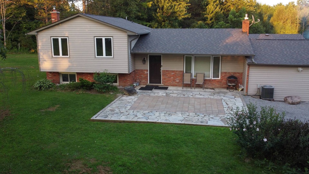 Milton House | 3224 15th Side RoadnCountry-side Cottage-like Stayn