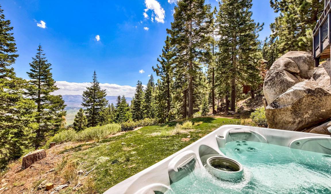 Tahoe Village Cabin | 325 m² Lodge ∙ 6 bedrooms ∙ 14 guests