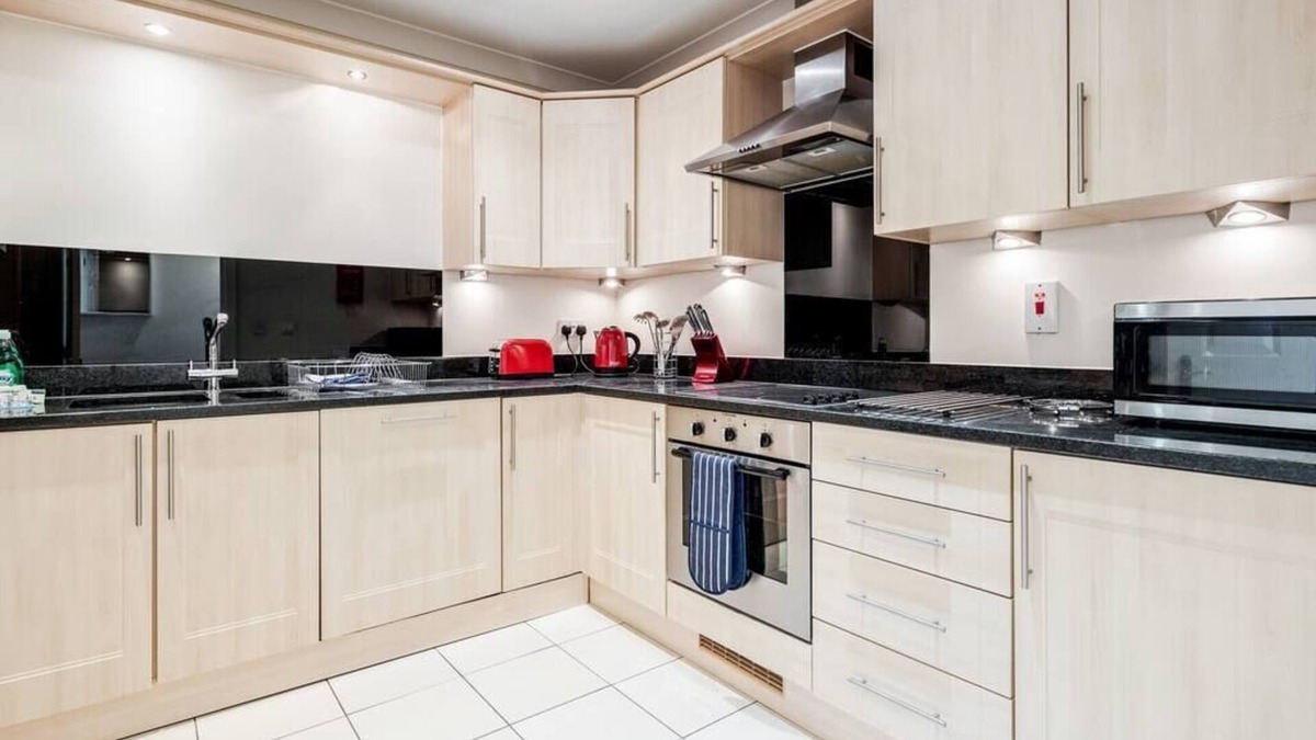 Leatherhead Apartment | 33 RSQ - 2 bedroom apartment