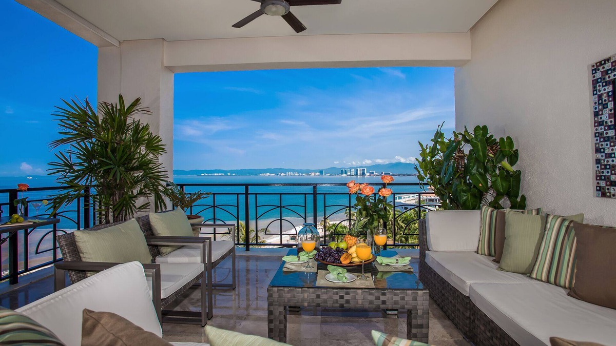 Emiliano Zapata Condo | 3300 sqft Luxury Beach Front Condo! Old Town/Romantic Zone/Molino de Agua