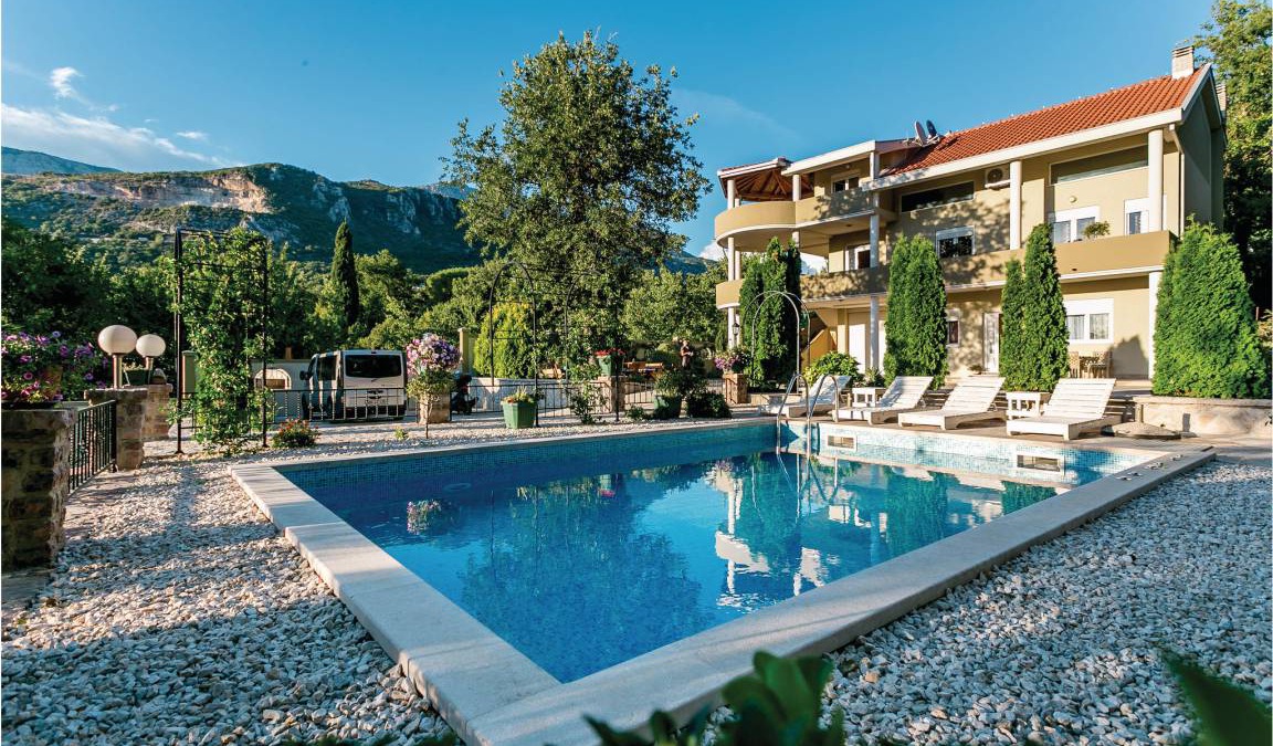 Herceg Novi Apartment | 338 m² Apartment ∙ 4 bedrooms ∙ 8 guests