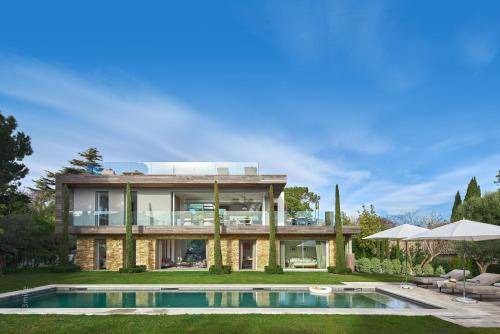 Cap-d'Antibes Villa | 340 m² Villa ∙ 5 bedrooms ∙ 10 guests
