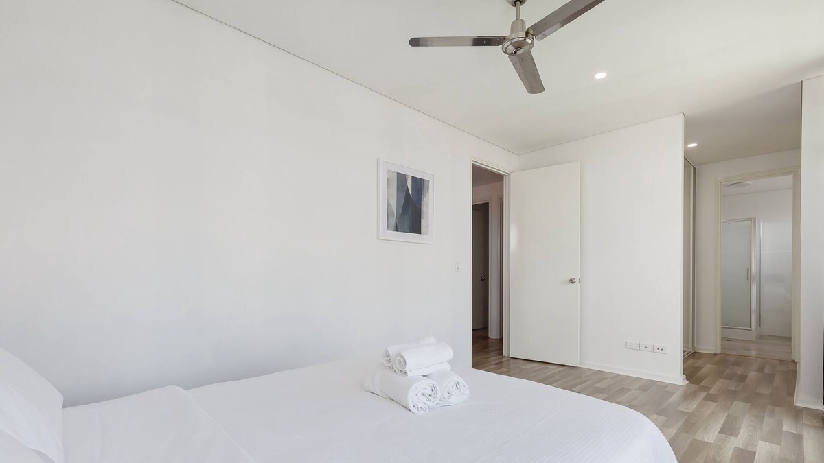 Belmont House | 3401 Homely 4x2 Townhouse near City and Airport