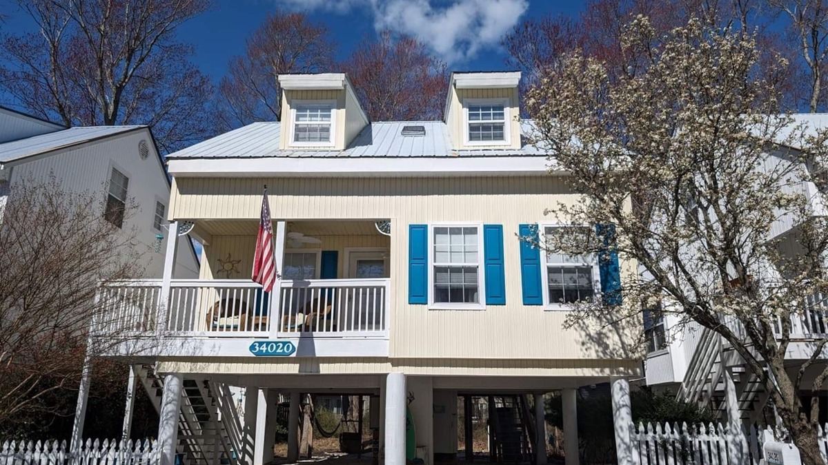 Clearwater House | 34020 Cypress Lane, Clearwater
