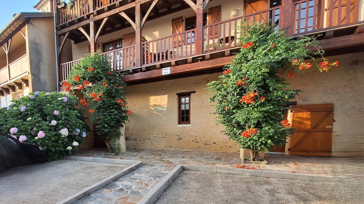 Beaulieu-sur-Dordogne Apartment | 35 m2 apartment facing the Dordogne