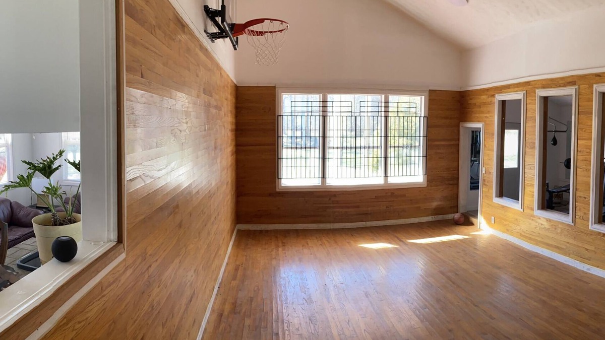 Palmyra House | 35 min to Louisville, 45 to Churchill Downs. Indoor Basketball court.