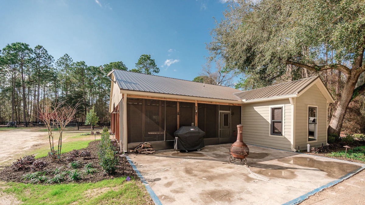 Bronson Cottage | 35 minutes from both Gainesville and Ocala, 20 minutes from HITS