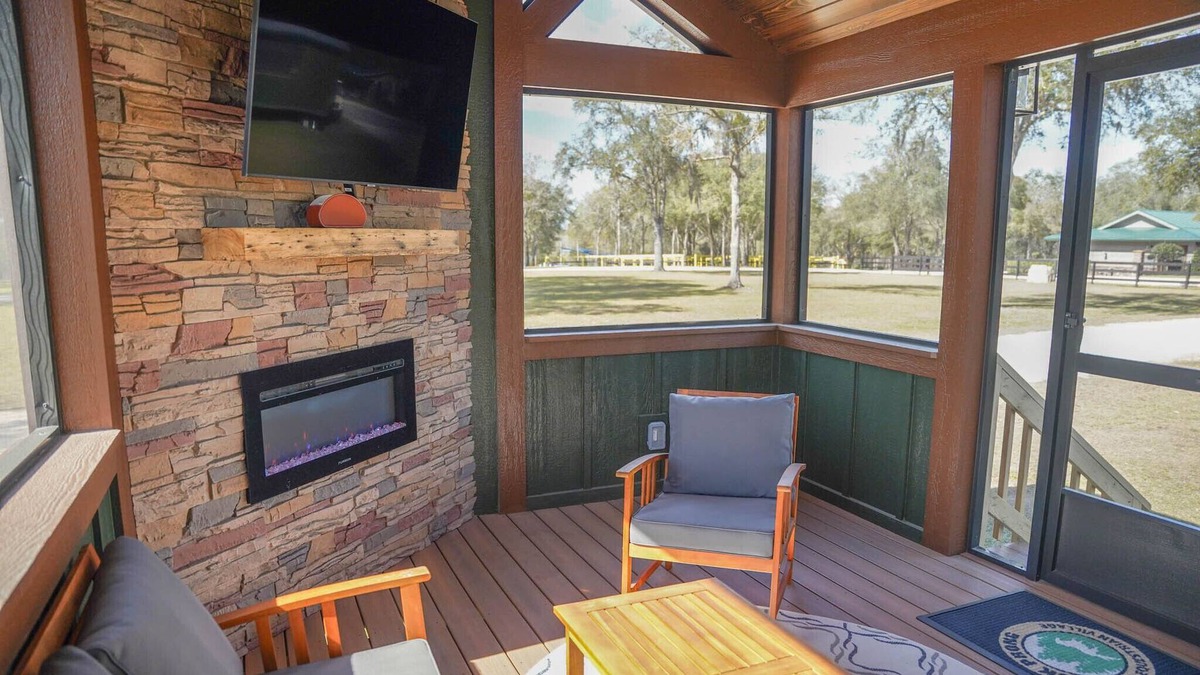Bronson House | 35 minutes from both Gainesville and Ocala, 20 minutes from HITS