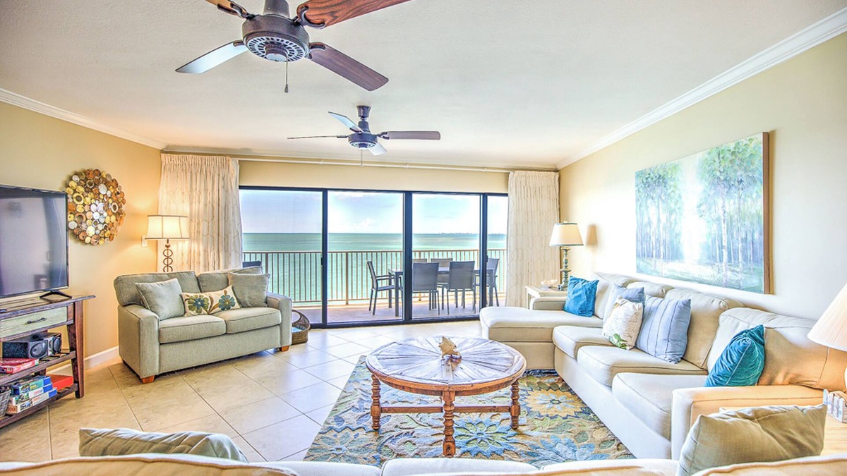 Key Colony Beach Condo | #35 Top Floor Open Concept Oceanfront 2 Bedroom/2.5 Bath Condo