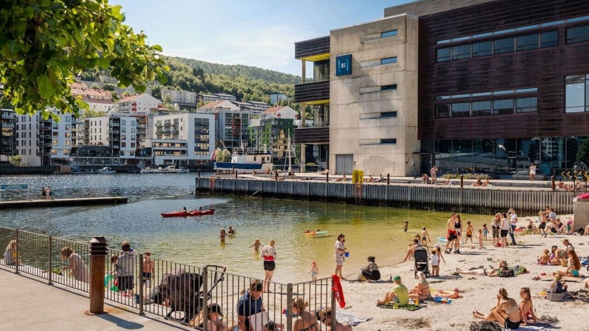 Bergen City Centre Apartment | 350m To City Beach | TV + Workspace In EVERY Room!