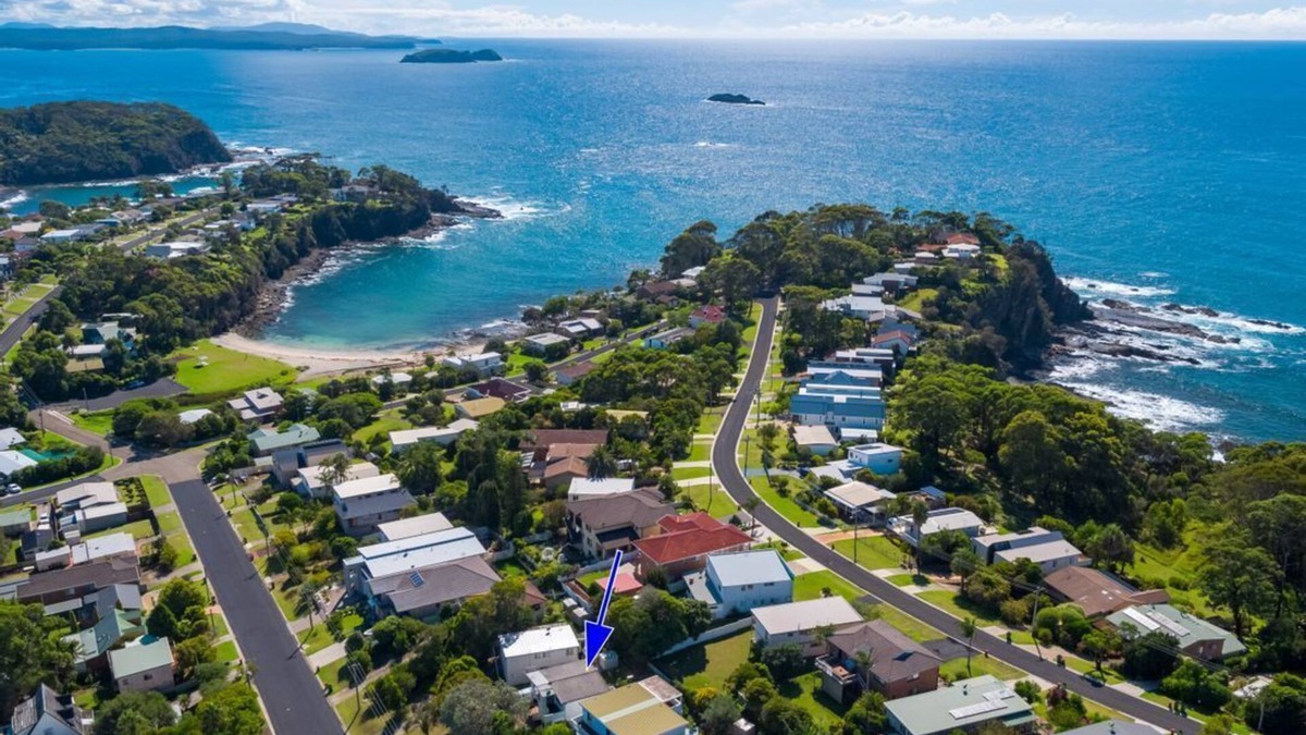 Malua Bay Apartment | 350m walk to two beautiful beaches!