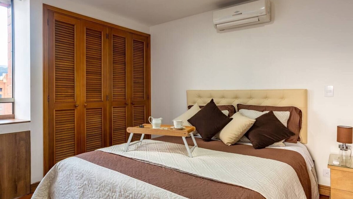 La Aguacatala Apartment | 350MB WiFi in amazing view Medellin Mountains A/C