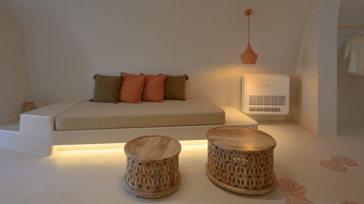 Megalochori House | 35m² Junior cave suite with terrace, kitchenette by Elements Suites