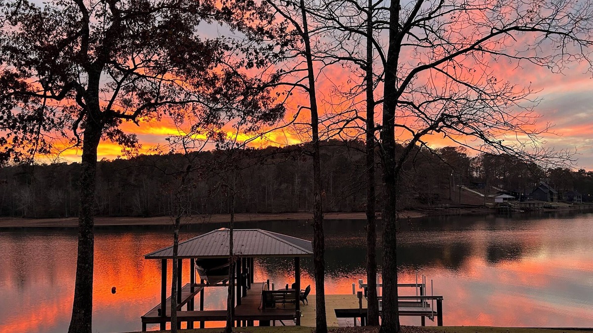 Dadeville House | 35Min to Auburn.Lake Martin modernized Cabin