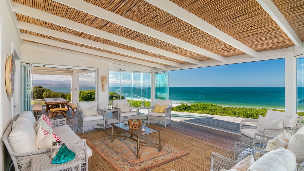 Robberg Beach Villa | 36 Beachy Head - Solar Power, Beachfront 6 Bd 6 Bt