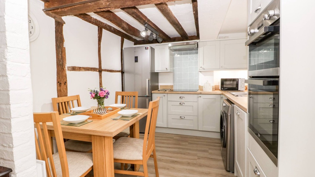 Downton Cottage | 36 High Street