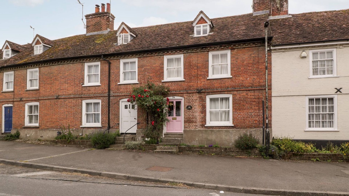 Downton Cottage | 36 HIGH STREET, pet friendly, with open fire in Downton, Wiltshire