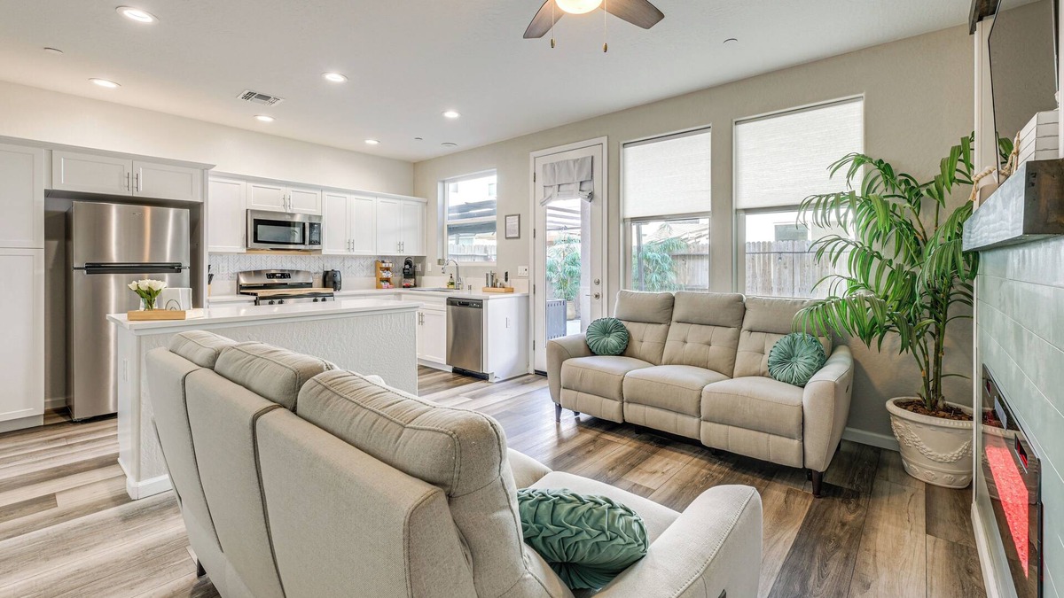 Visalia House | 36 Mi to Sequoia NP: Pet-Friendly Home w/Dog Run!