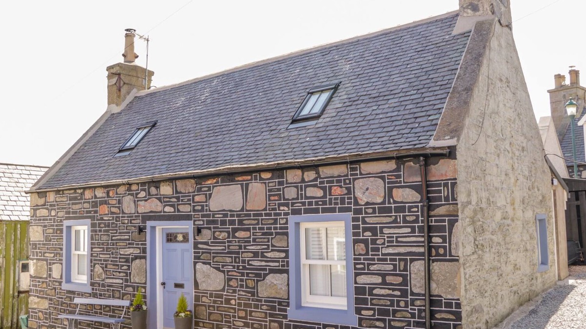 Banff Cottage | 36 SANDEND VILLAGE, family friendly, with open fire in Sandend