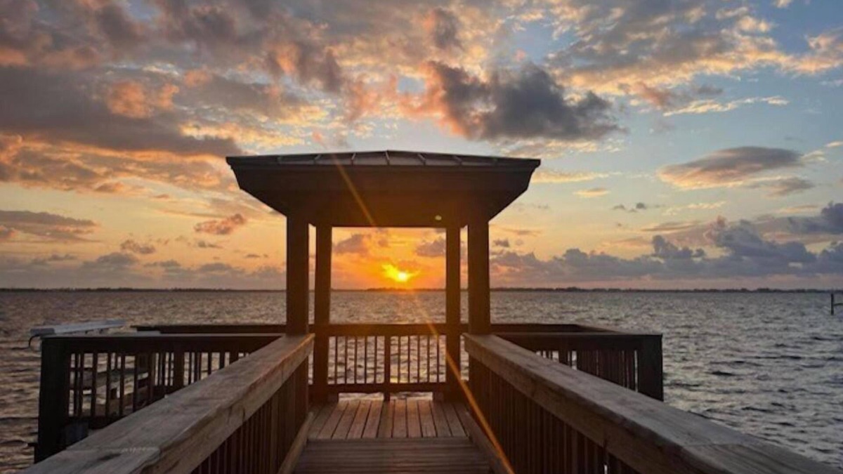 Jensen Beach House | 360 deg Sky Deck River View~BBQ Grill~Stargazing~Heated Pool~Fishing Access
