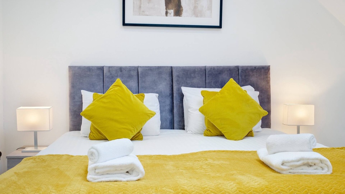 Camberley Apartment | 360 GU15 Aspen Court 08 - Modern 1 bedroom Apartment 08 Town Centre Camberley