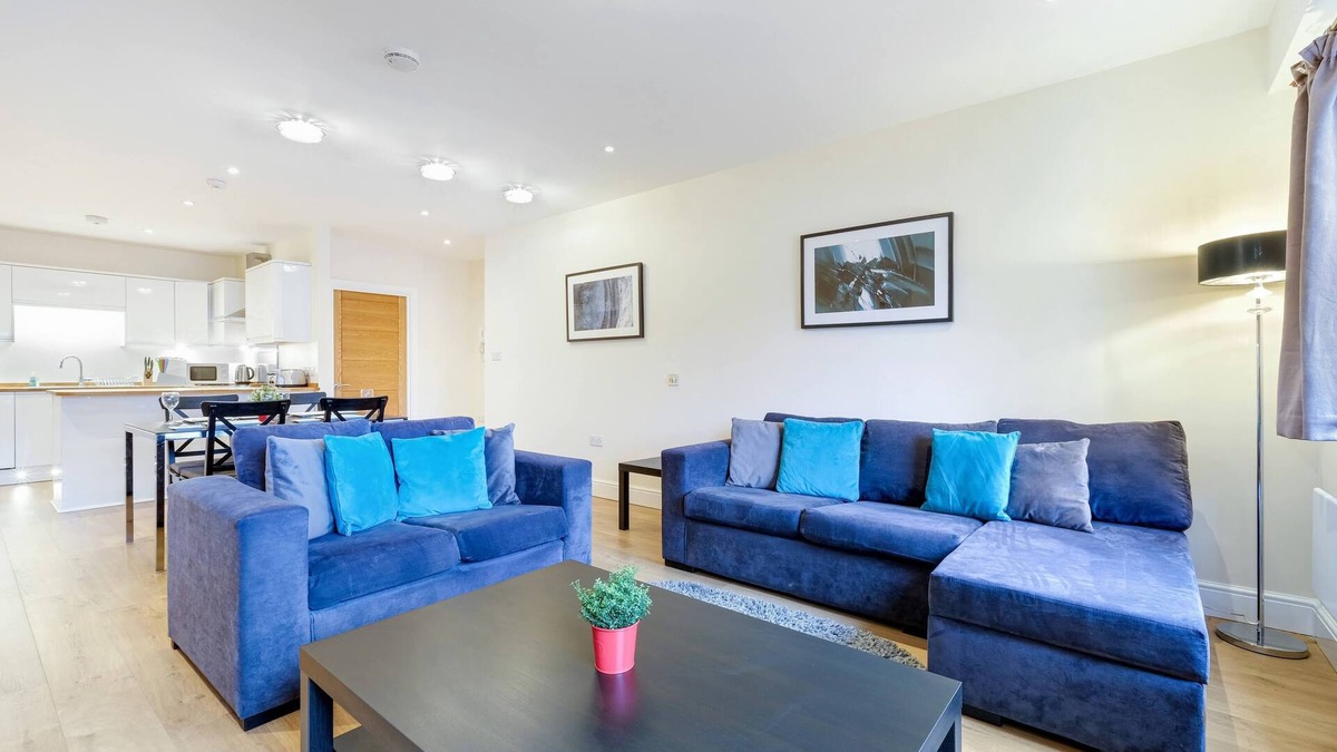 Maidenhead Apartment | 360 MH Victoria Hse 04 -Luxury 3 Bedroom Apt. 04 with Parking