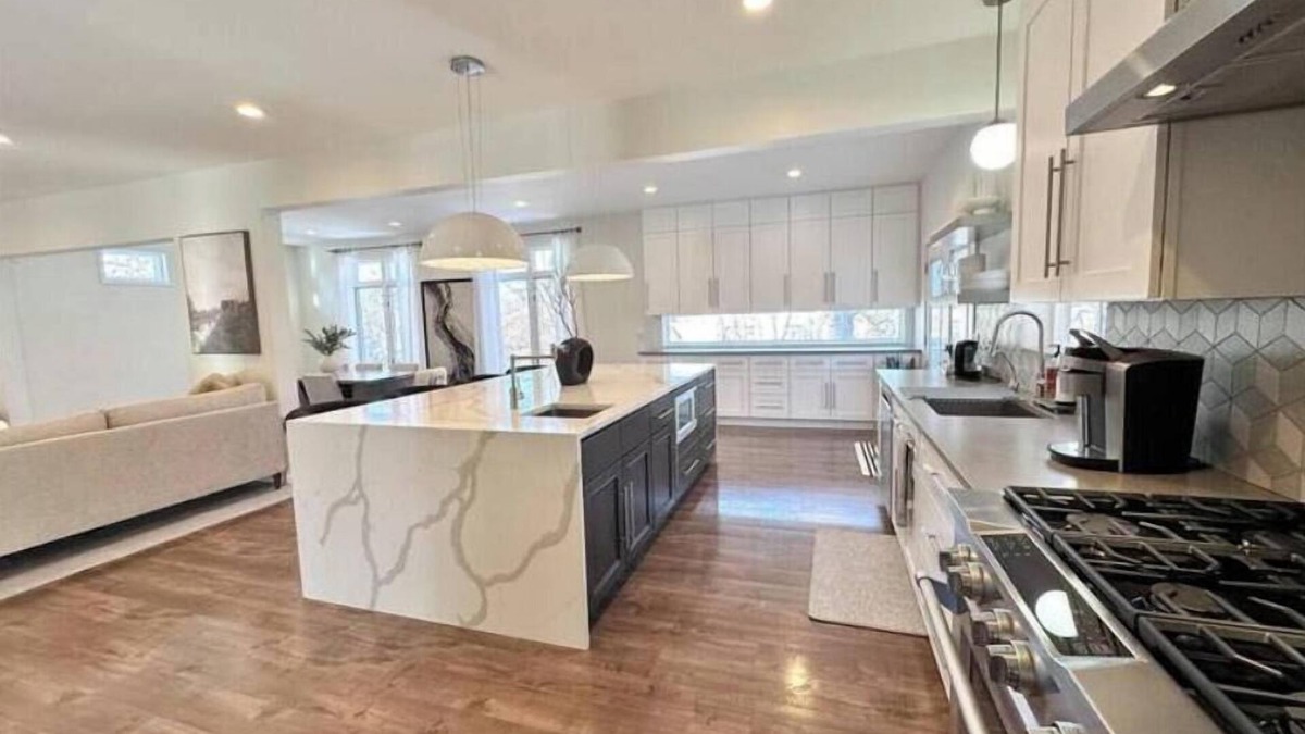 Champlin House | 3600 sq ft Home with 1 King, 3 Queens, 2 full beds in a safe, quiet neighborhood