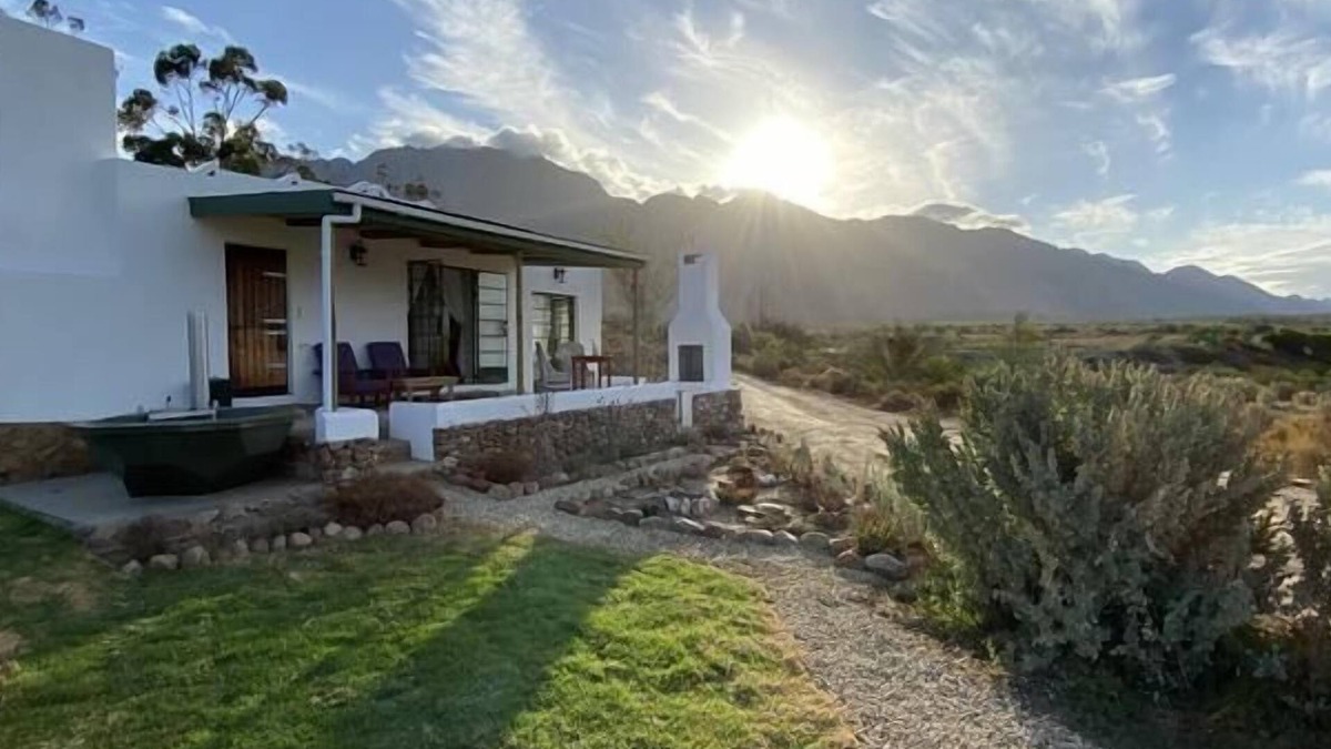 Montagu Cottage | 360on62 Mountain View Farm Cottages