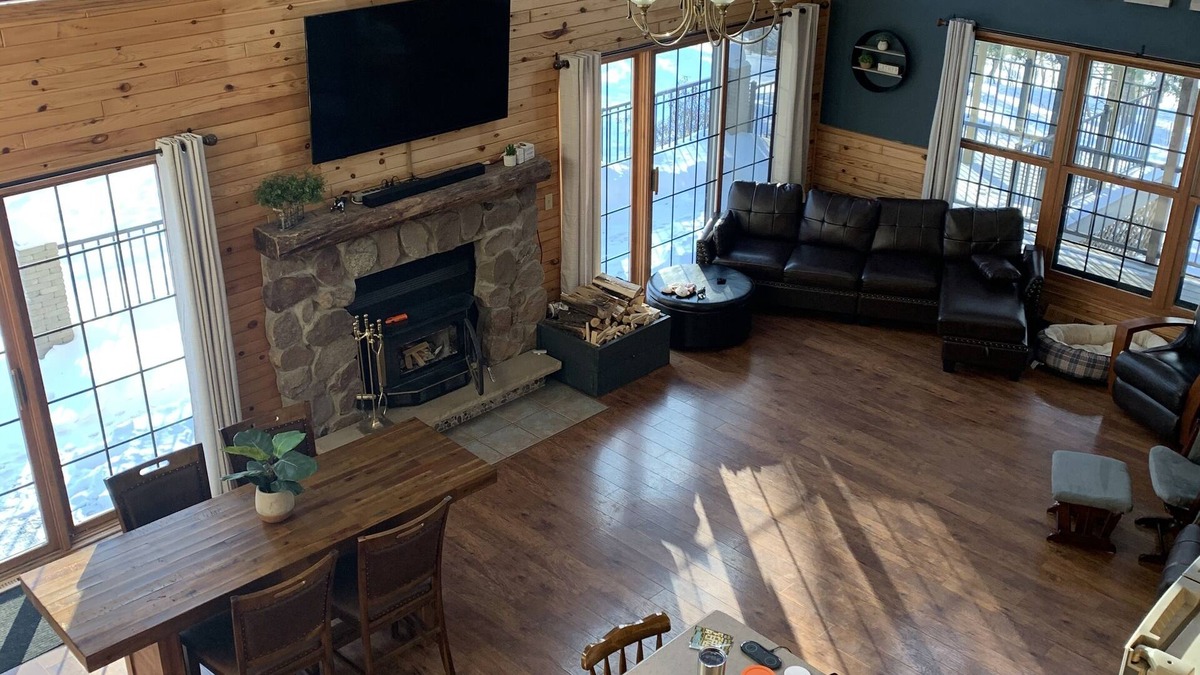 Townsend House | 37 acres, HOT TUB, ATV/snowmobile, King Beds, Executive Bar