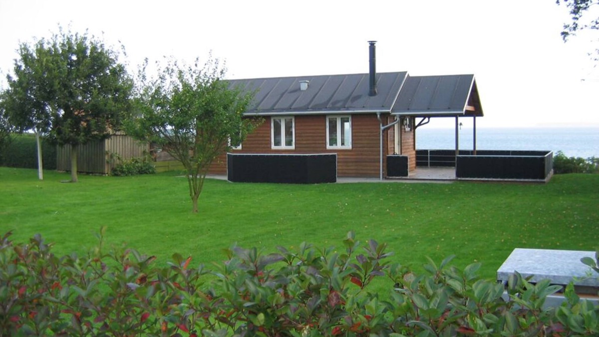 Nykobing Mors Cottage | 37 m2. 37 m2 1st row lovely house facing and with fantastic view over Limfiord
