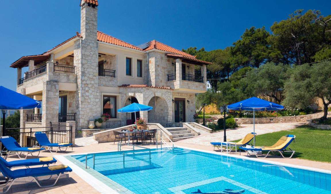 Polemarchi House | 370 m² House ∙ 5 bedrooms ∙ 12 guests