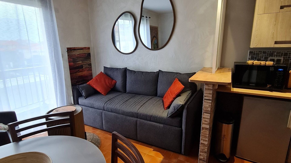 Mimizan-Plage Apartment | 38 m2 apartment, private garage, 4 bikes, quiet location, 200 m from the ocean.