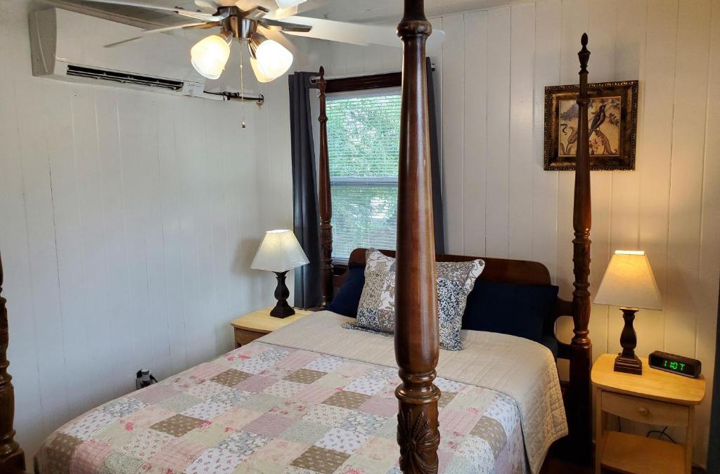 Avondale Apartment | 3864 Walsh Street Apartment