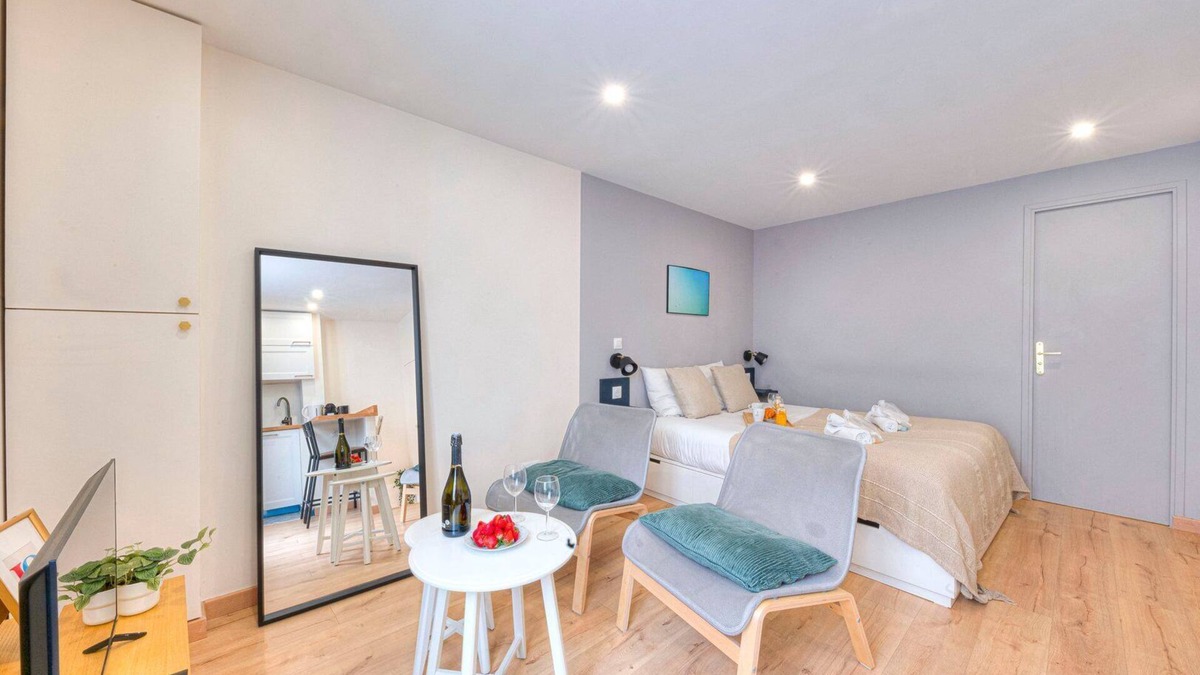 Quartier Sainte-Marguerite Apartment | 388 Suite Trousseau - Superb apartment in Paris