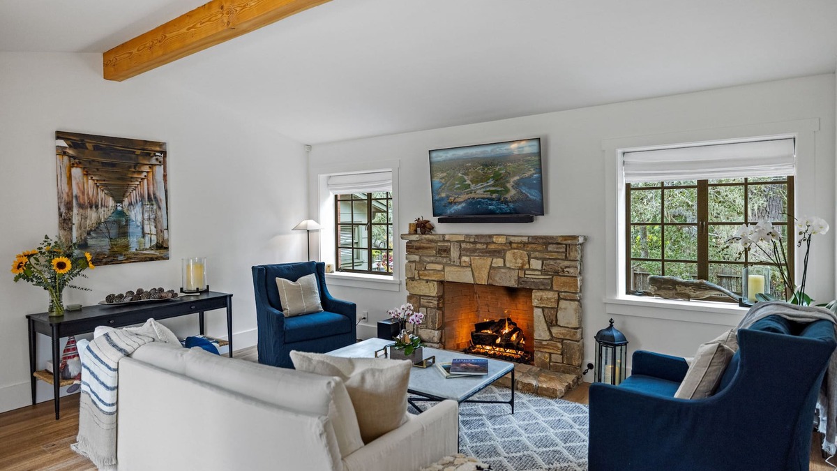Northeast Carmel House | 3883 Kiwi's Cottage - Immaculate, Prime Location