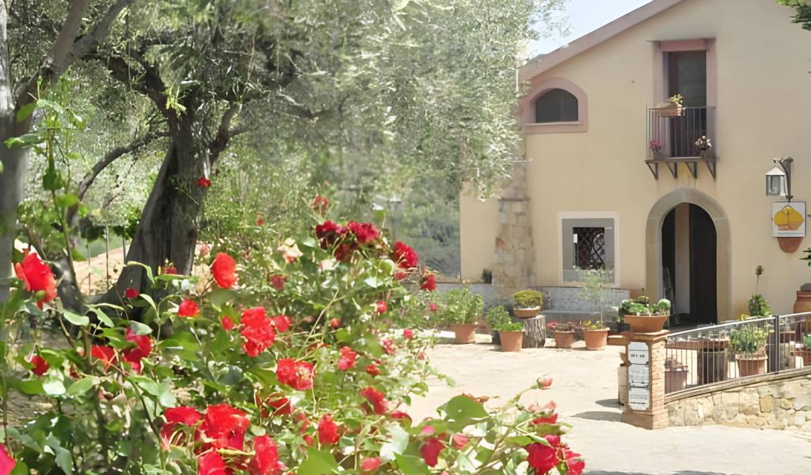 Castelbuono House | 39 m² Farmhouse ∙ 127 guests