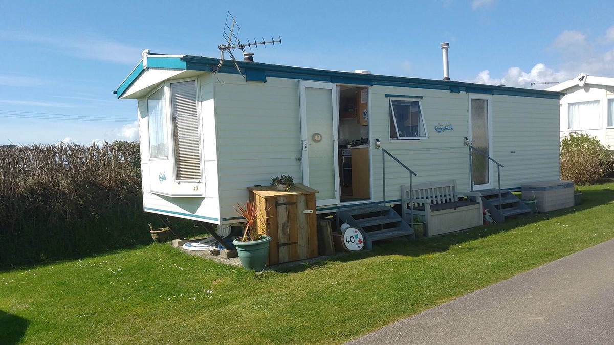 Looe House | 39 west wayland caravan park pl132js