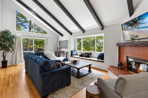 Northeast Carmel House | 3974 Carmel Unwind home