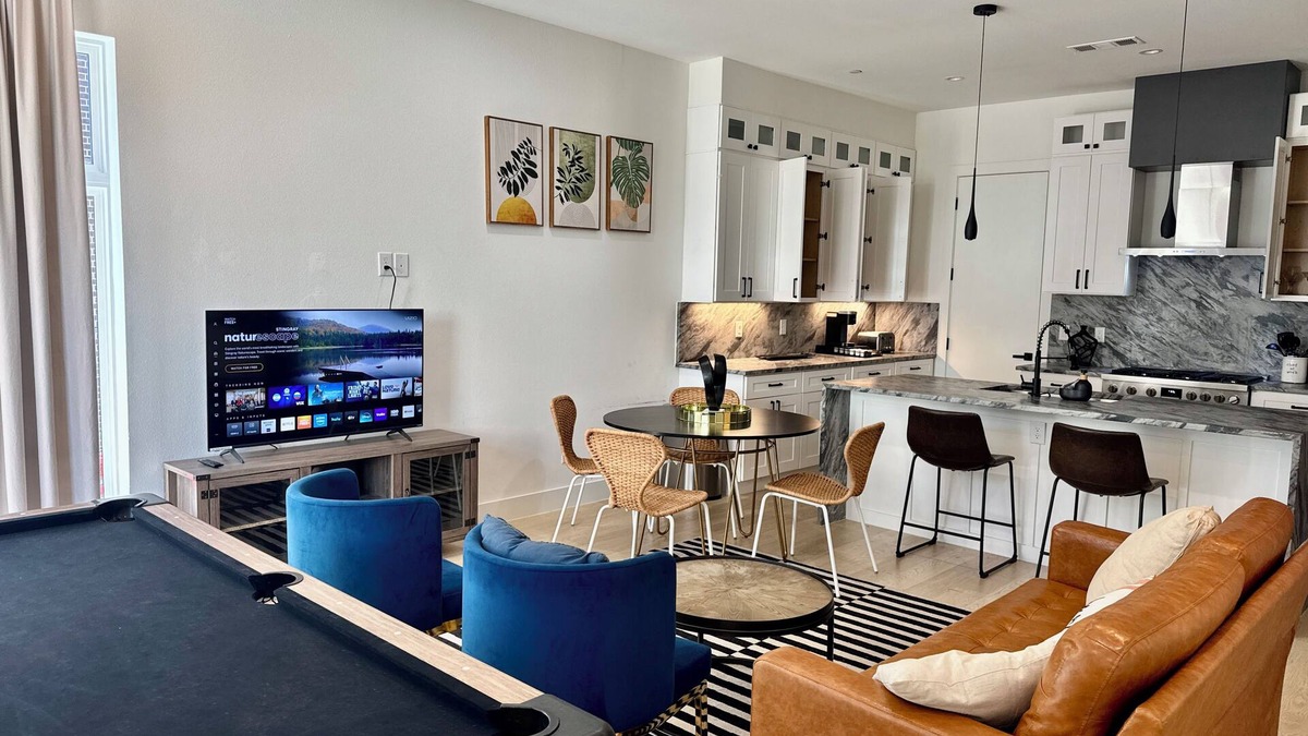 Oak Cliff House | 3B3.5B/4Beds Rooftop Skyline Balcony near Bishop Arts in Dallas